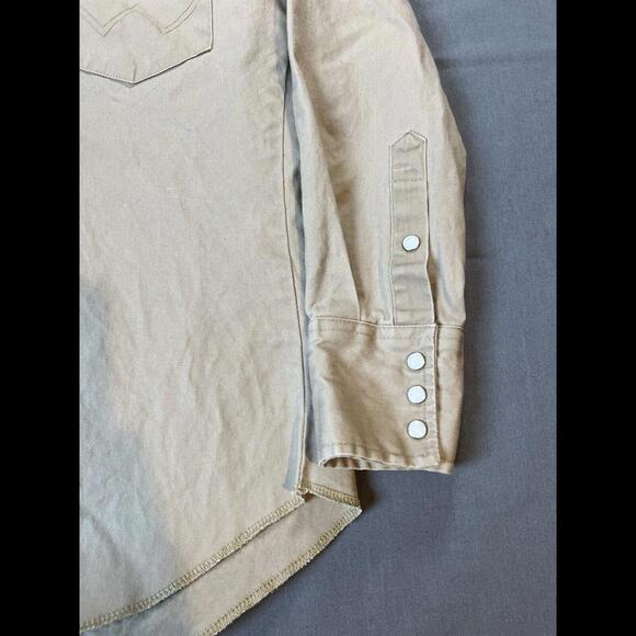 Wrangler Cream Casual Button Down Shirt with Western Style - Picture 4 of 6